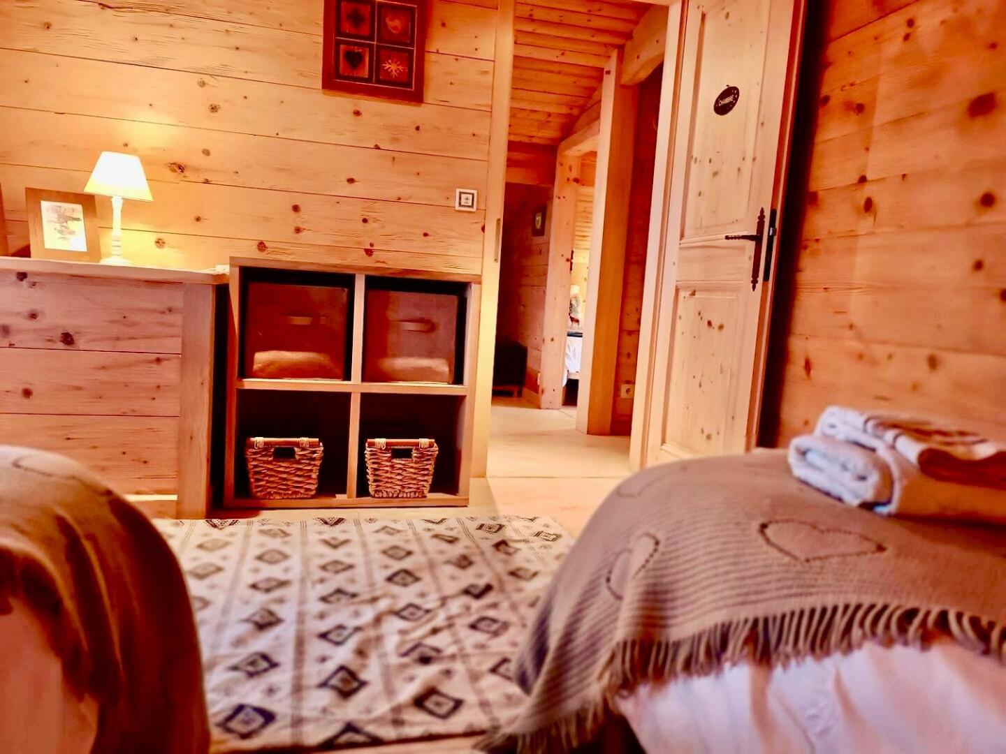 Charming Family Chalet For 8 People, With Private Hot Tub Les Clefs Exterior photo