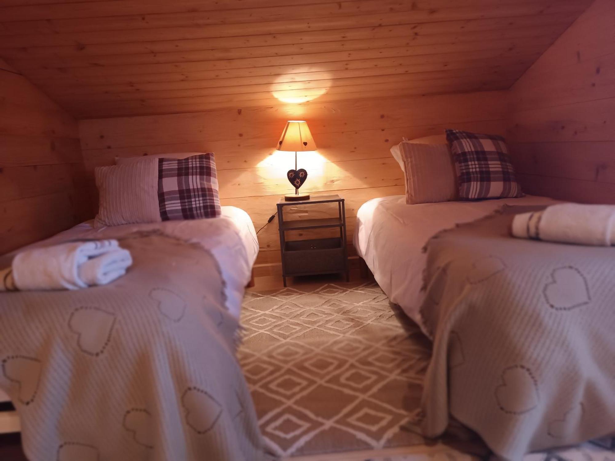 Charming Family Chalet For 8 People, With Private Hot Tub Les Clefs Exterior photo