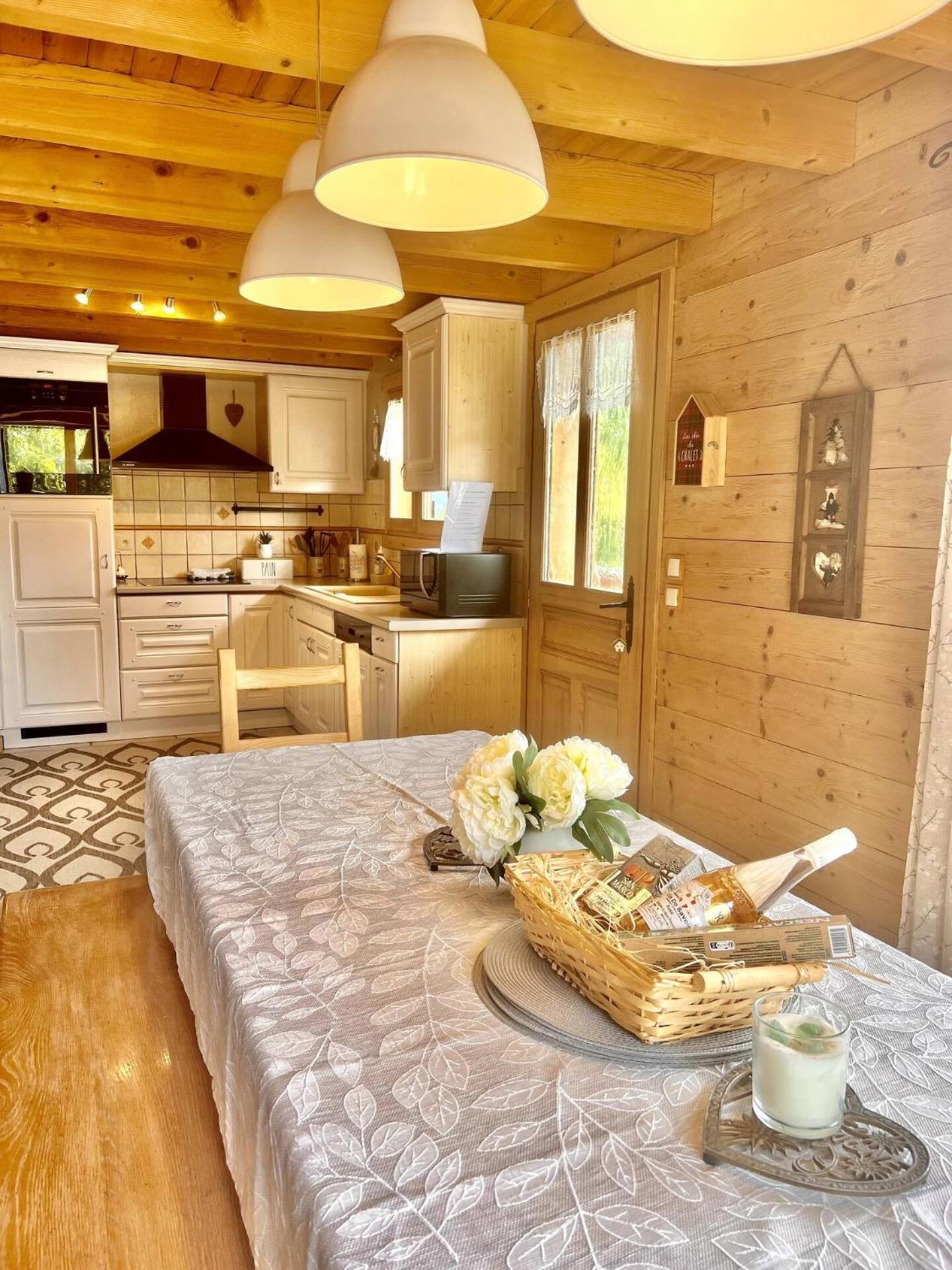Charming Family Chalet For 8 People, With Private Hot Tub Les Clefs Exterior photo